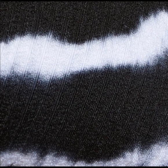 NEW BECCA Iconic Cheryl Tie Dye Sliding Triangle Bikini Top - Picture 8 of 9